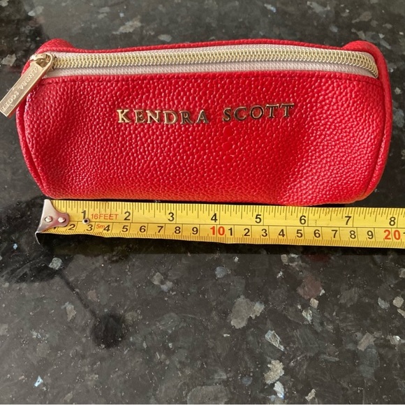 Kendra Scott Hot Pink Makeup Bag - Picture 6 of 6